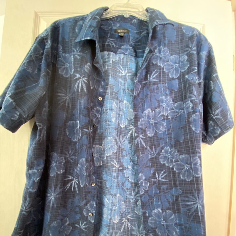 Men’s XXL Button Down Shortsleeved Shirt